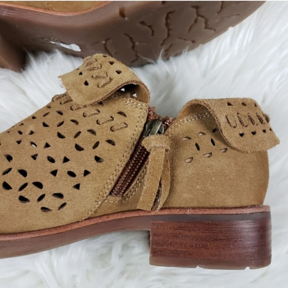 Sofft leather lazer cut booties 8.5